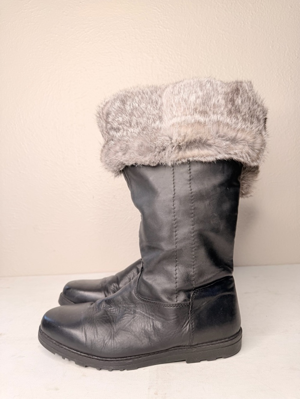 Bastien black leather boot gray fur trim